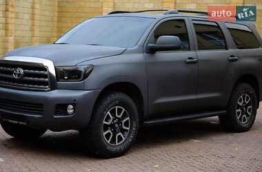 Внедорожник / Кроссовер Toyota Sequoia 2011 в Киеве