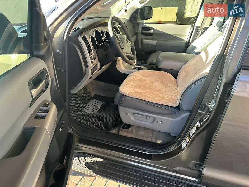 Внедорожник / Кроссовер Toyota Sequoia 2008 в Одессе