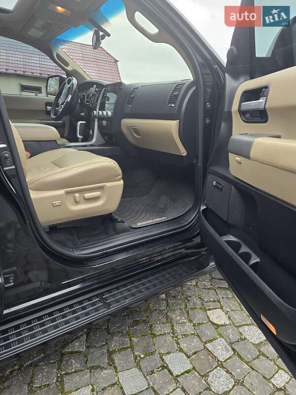 Внедорожник / Кроссовер Toyota Sequoia 2016 в Ужгороде