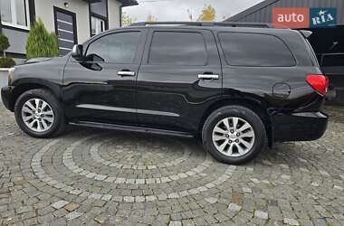 Позашляховик / Кросовер Toyota Sequoia 2016 в Ужгороді