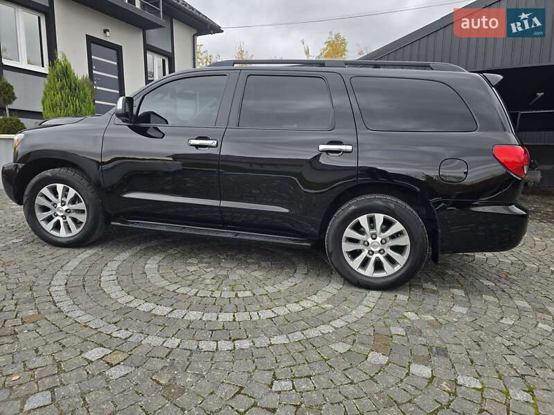 Внедорожник / Кроссовер Toyota Sequoia 2016 в Ужгороде