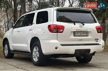 Внедорожник / Кроссовер Toyota Sequoia 2014 в Киеве