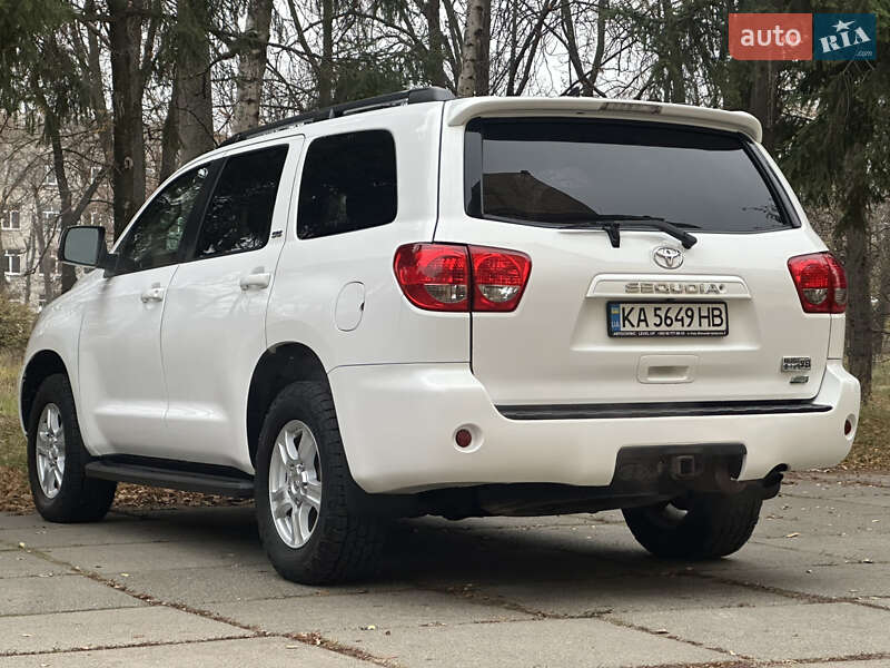 Позашляховик / Кросовер Toyota Sequoia 2014 в Києві