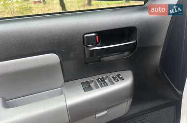 Внедорожник / Кроссовер Toyota Sequoia 2014 в Киеве