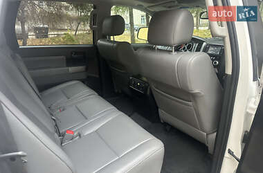 Внедорожник / Кроссовер Toyota Sequoia 2014 в Киеве