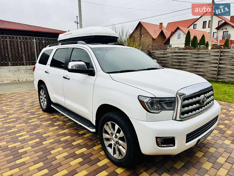 Позашляховик / Кросовер Toyota Sequoia 2015 в Києві