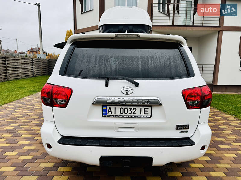 Позашляховик / Кросовер Toyota Sequoia 2015 в Києві