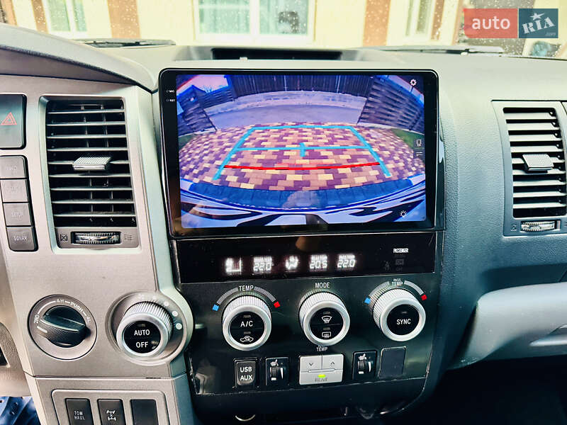 Позашляховик / Кросовер Toyota Sequoia 2015 в Києві