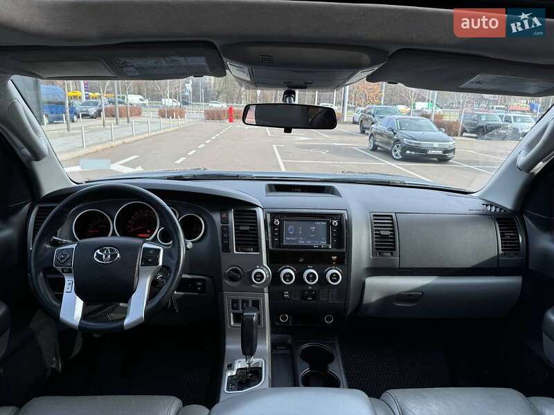 Внедорожник / Кроссовер Toyota Sequoia 2014 в Киеве