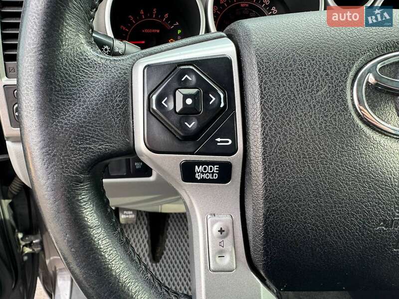 Внедорожник / Кроссовер Toyota Sequoia 2014 в Киеве