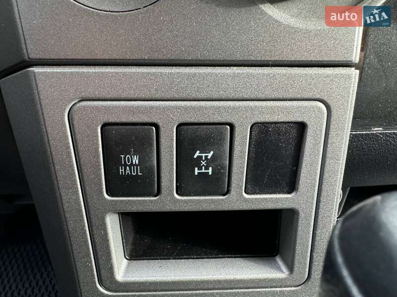 Внедорожник / Кроссовер Toyota Sequoia 2014 в Киеве