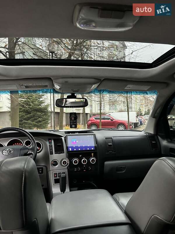 Внедорожник / Кроссовер Toyota Sequoia 2013 в Ивано-Франковске