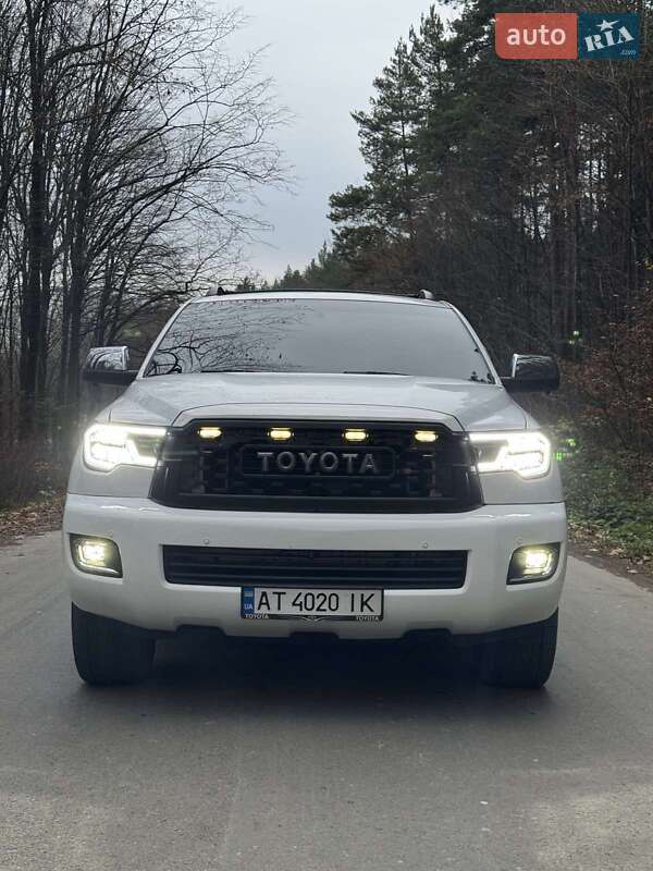 Внедорожник / Кроссовер Toyota Sequoia 2013 в Ивано-Франковске