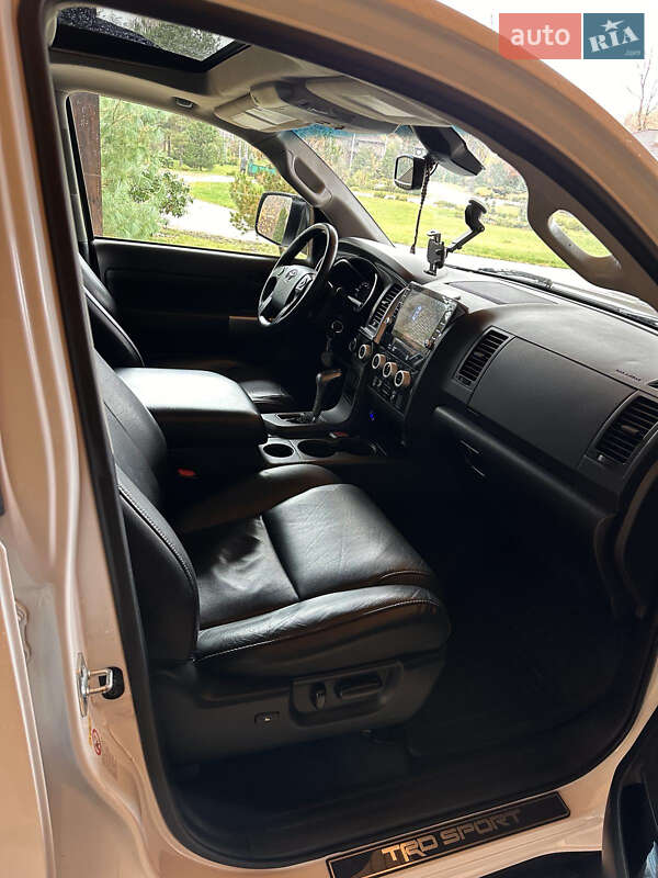 Позашляховик / Кросовер Toyota Sequoia 2018 в Києві