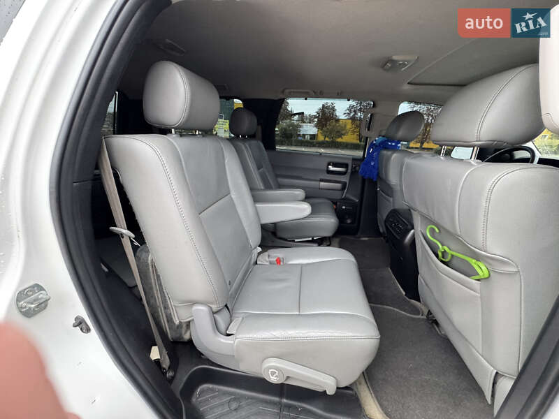 Внедорожник / Кроссовер Toyota Sequoia 2011 в Житомире