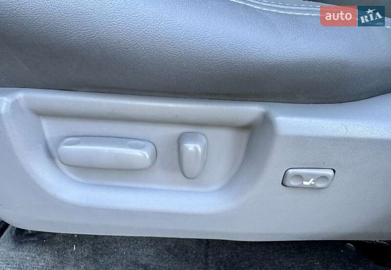 Позашляховик / Кросовер Toyota Sequoia 2011 в Києві