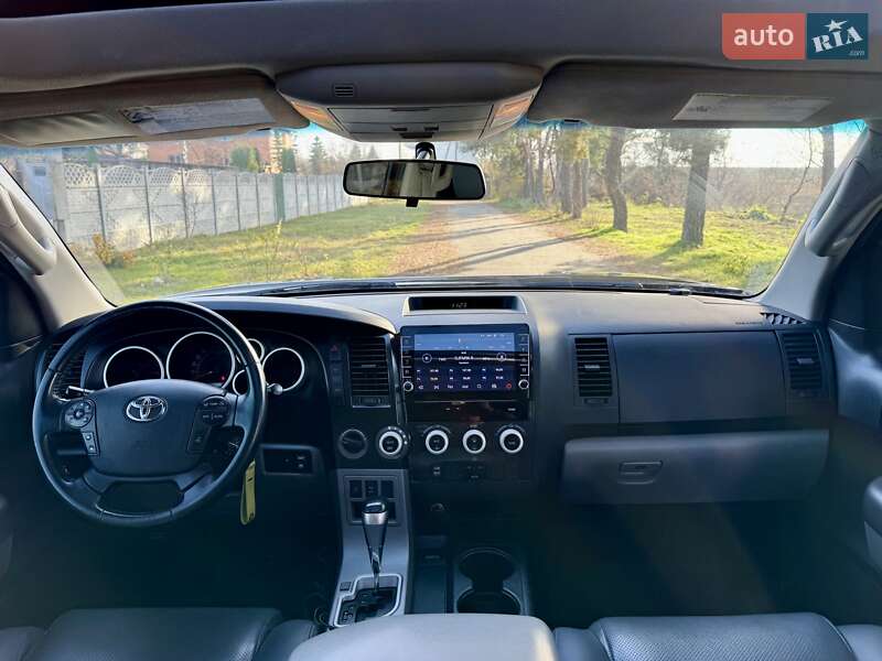 Позашляховик / Кросовер Toyota Sequoia 2011 в Києві