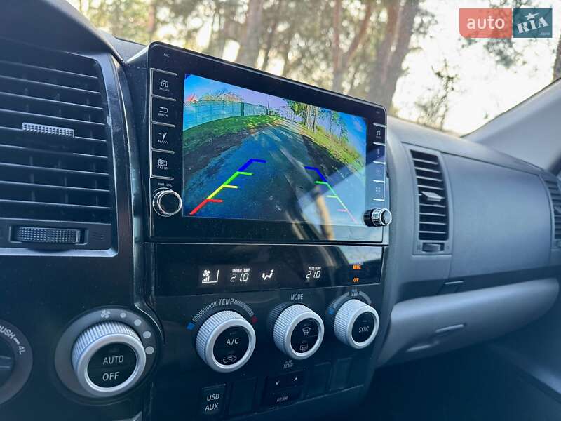 Позашляховик / Кросовер Toyota Sequoia 2011 в Києві