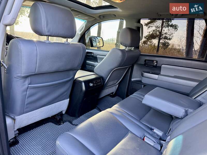 Позашляховик / Кросовер Toyota Sequoia 2011 в Києві