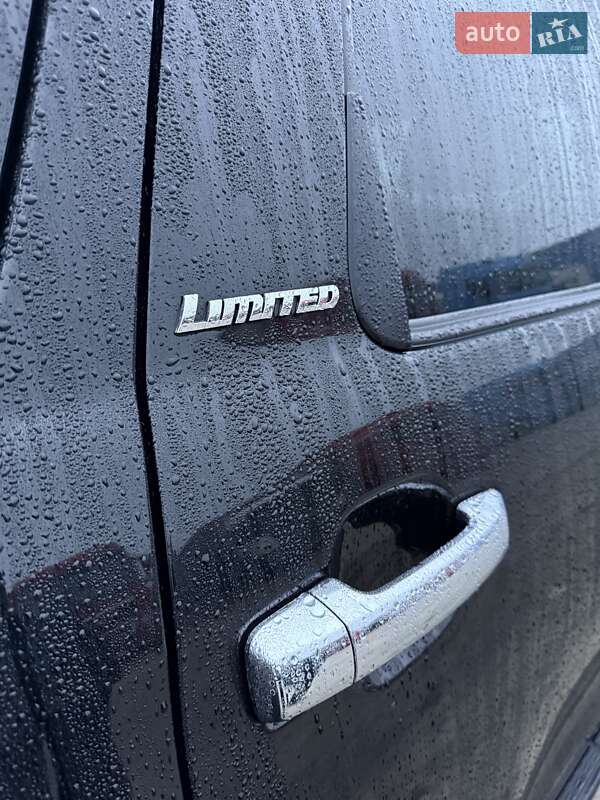 Позашляховик / Кросовер Toyota Sequoia 2016 в Києві