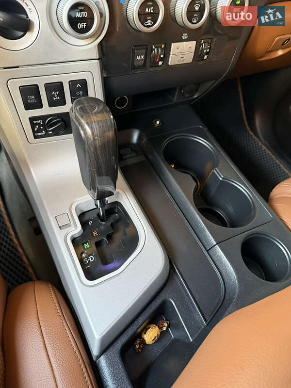 Внедорожник / Кроссовер Toyota Sequoia 2008 в Одессе