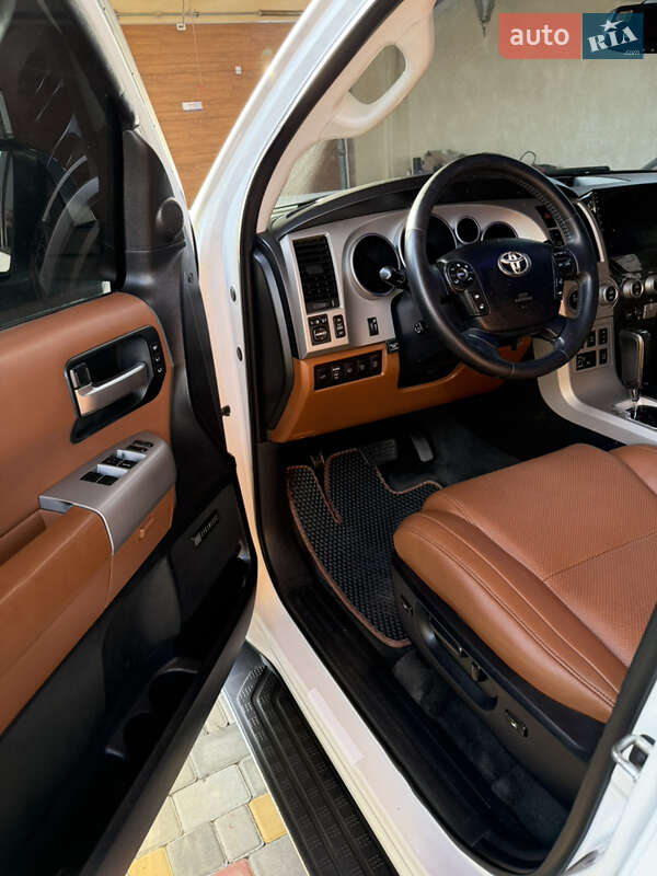 Внедорожник / Кроссовер Toyota Sequoia 2008 в Одессе