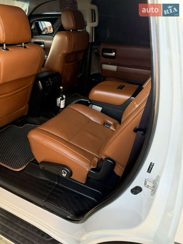 Внедорожник / Кроссовер Toyota Sequoia 2008 в Одессе