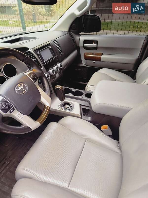 Позашляховик / Кросовер Toyota Sequoia 2014 в Києві