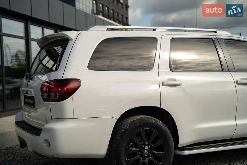 Позашляховик / Кросовер Toyota Sequoia 2018 в Чернівцях