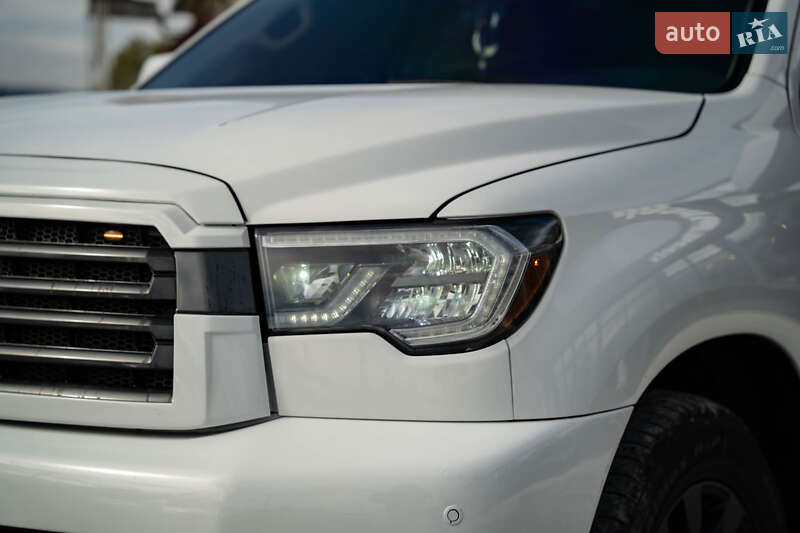 Позашляховик / Кросовер Toyota Sequoia 2018 в Чернівцях