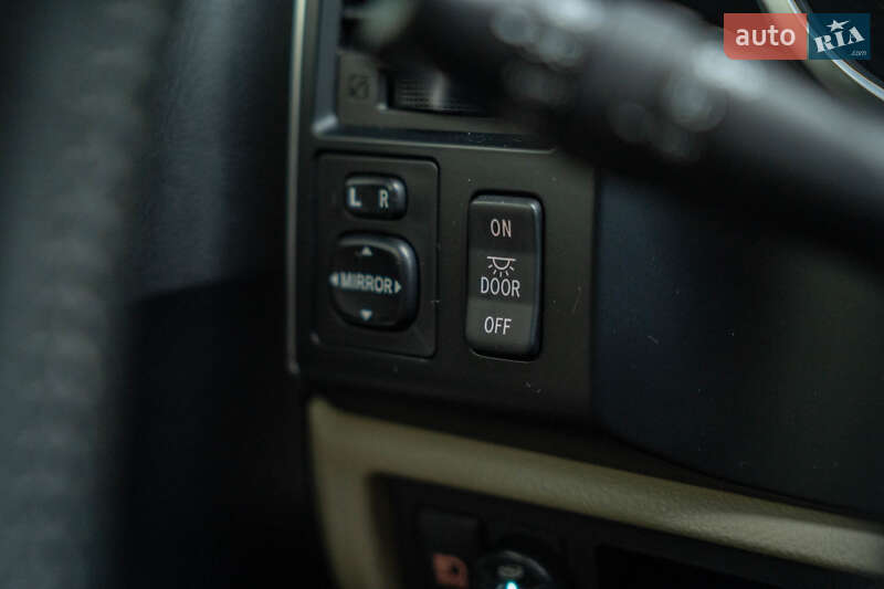 Позашляховик / Кросовер Toyota Sequoia 2018 в Чернівцях