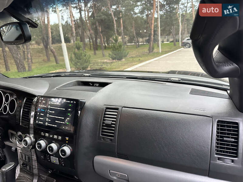 Позашляховик / Кросовер Toyota Sequoia 2008 в Києві
