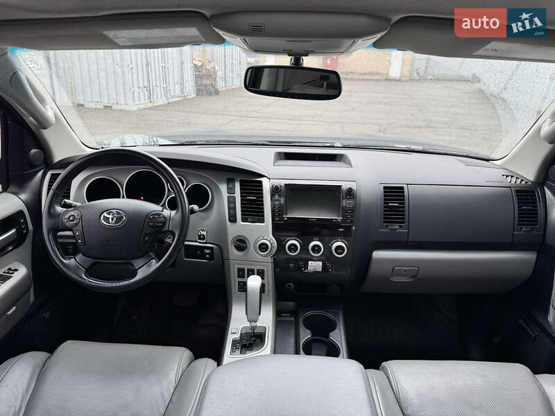 Позашляховик / Кросовер Toyota Sequoia 2008 в Києві