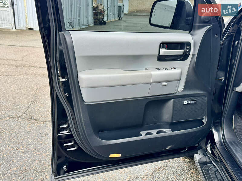 Позашляховик / Кросовер Toyota Sequoia 2008 в Києві