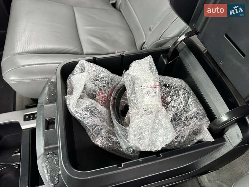 Позашляховик / Кросовер Toyota Sequoia 2008 в Києві