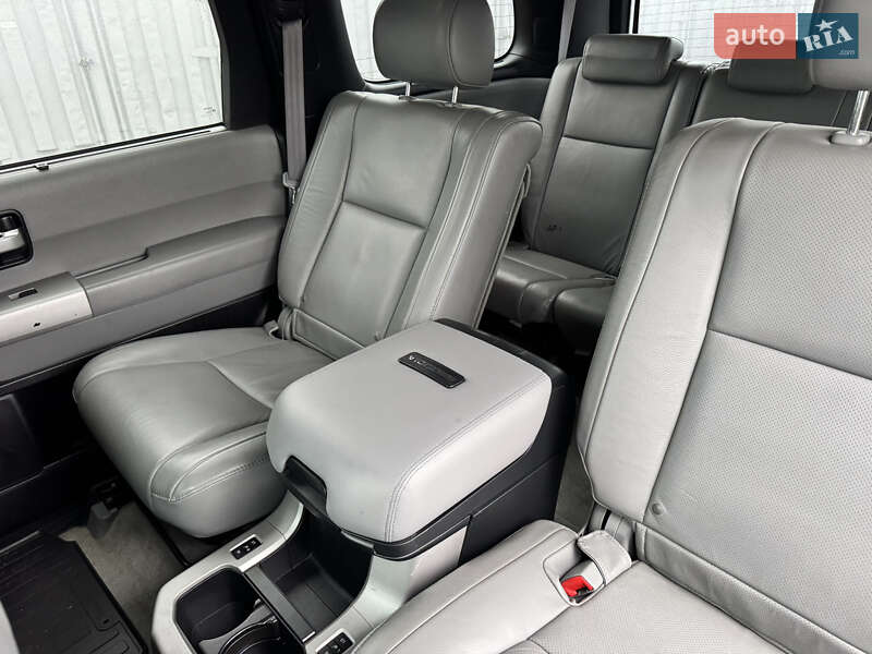 Позашляховик / Кросовер Toyota Sequoia 2008 в Києві