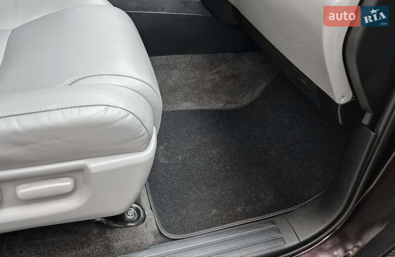 Позашляховик / Кросовер Toyota Sequoia 2012 в Івано-Франківську