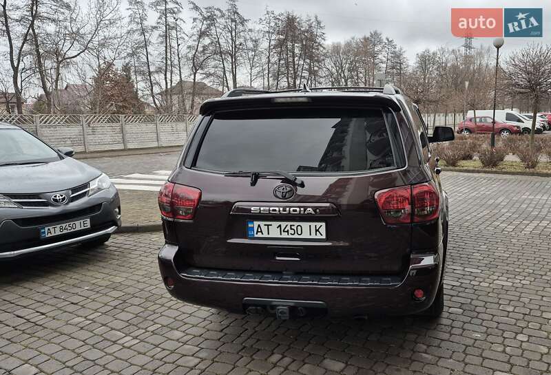 Позашляховик / Кросовер Toyota Sequoia 2012 в Івано-Франківську