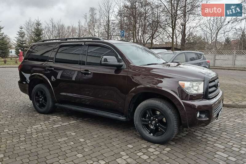 Позашляховик / Кросовер Toyota Sequoia 2012 в Івано-Франківську