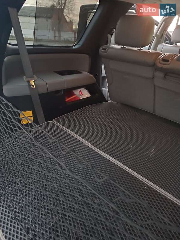 Позашляховик / Кросовер Toyota Sequoia 2016 в Славуті