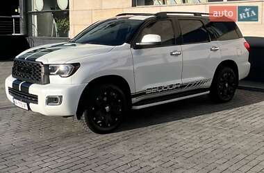 Внедорожник / Кроссовер Toyota Sequoia 2016 в Киеве