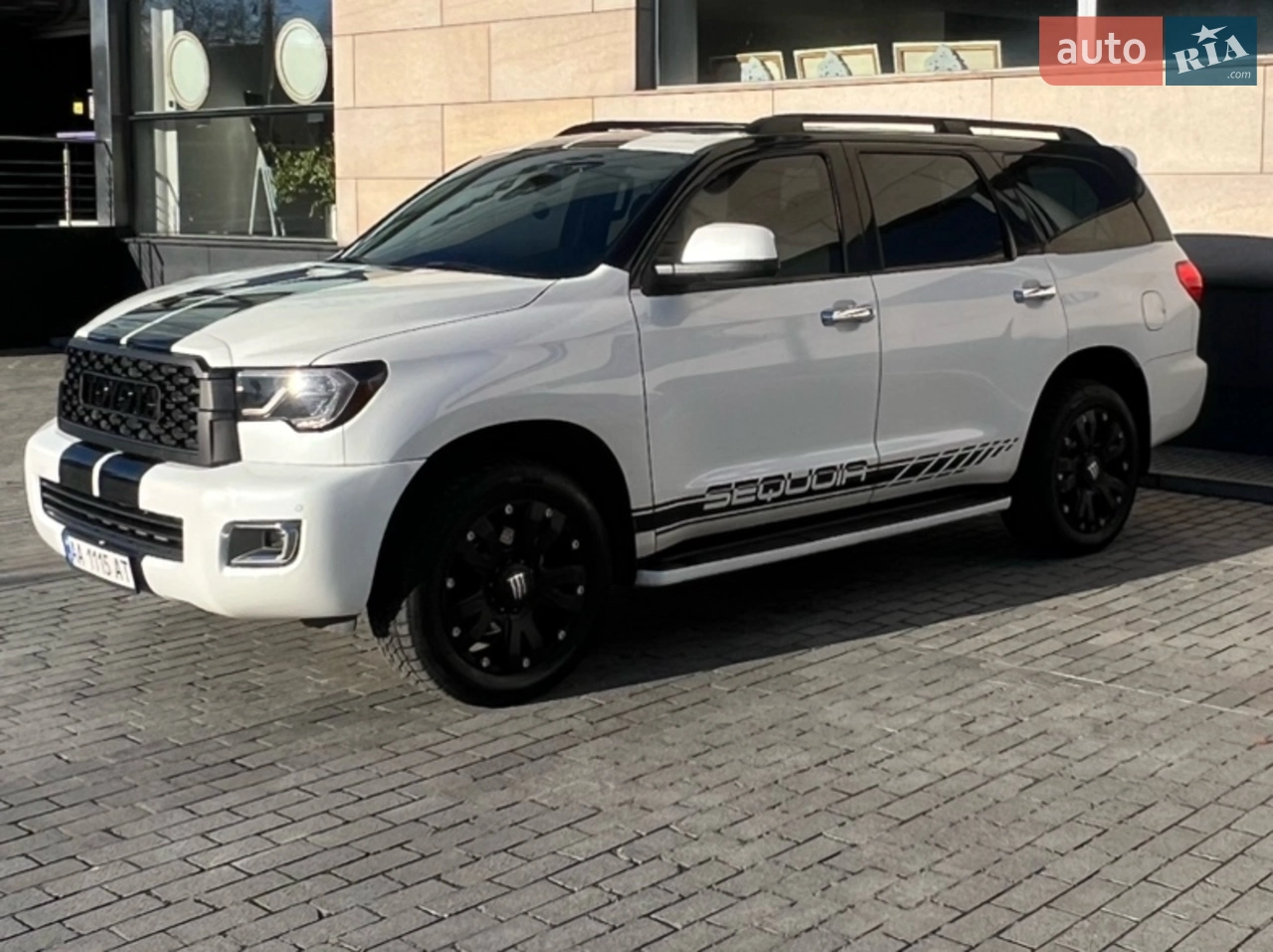 Машина в рідному та гарному стані / комплектація VRX / підігріви монітори заднього ряду три ряди сидінь / резина 24 року / замінені тормозні диски на перфорацію / 