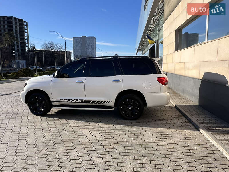 Позашляховик / Кросовер Toyota Sequoia 2016 в Києві
