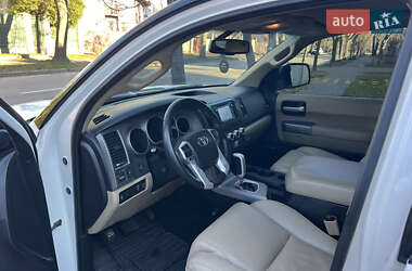 Позашляховик / Кросовер Toyota Sequoia 2016 в Києві