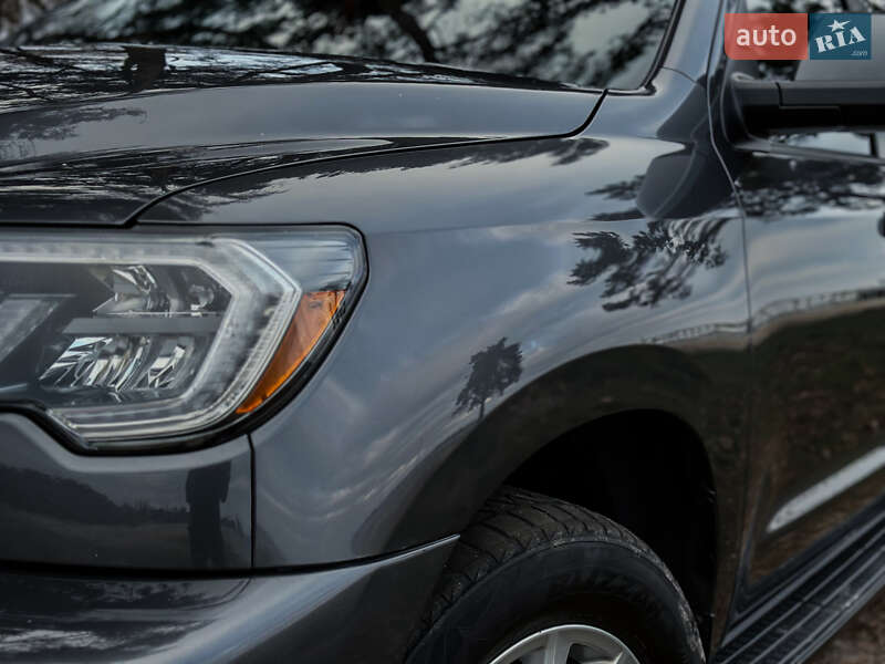 Внедорожник / Кроссовер Toyota Sequoia 2016 в Черкассах