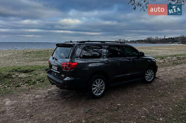 Внедорожник / Кроссовер Toyota Sequoia 2016 в Черкассах