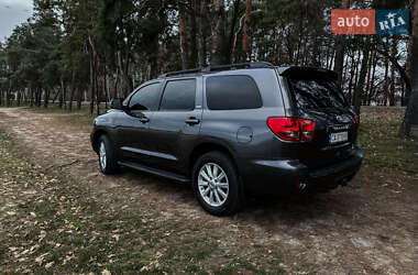 Внедорожник / Кроссовер Toyota Sequoia 2016 в Черкассах