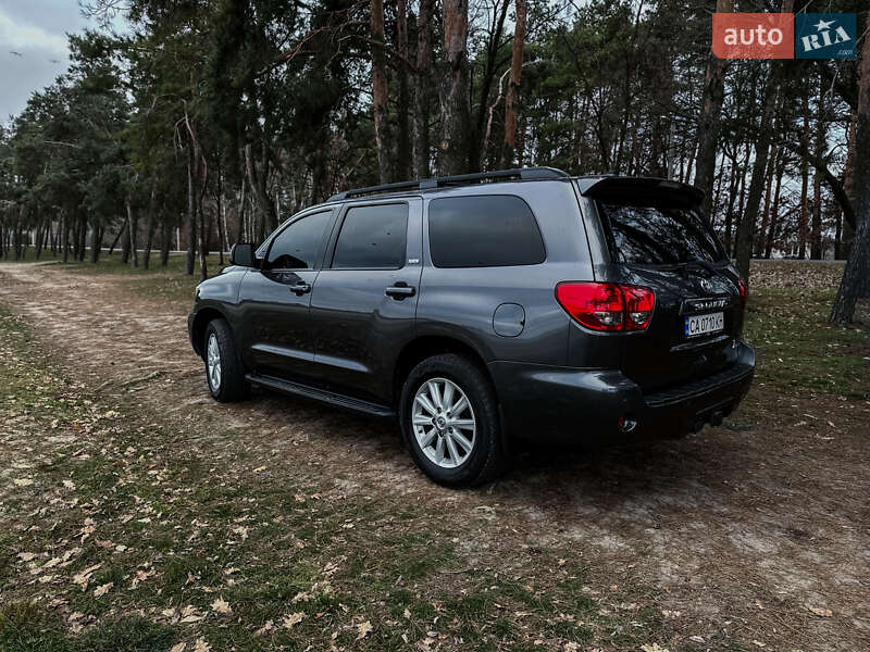 Внедорожник / Кроссовер Toyota Sequoia 2016 в Черкассах