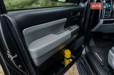 Внедорожник / Кроссовер Toyota Sequoia 2016 в Черкассах