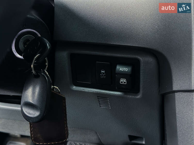 Внедорожник / Кроссовер Toyota Sequoia 2016 в Черкассах